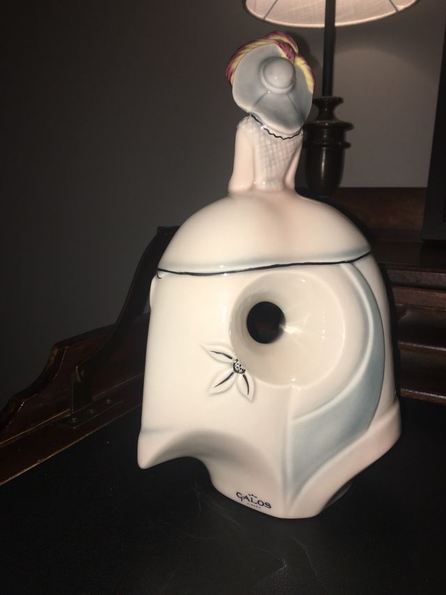 Porcelana Galos,figura dama.