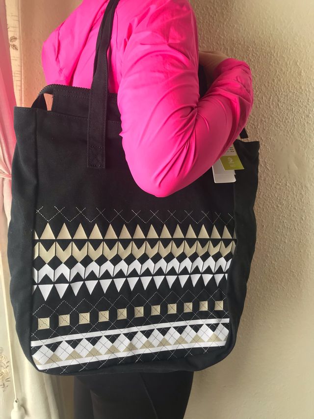 Bolso Adidas neo con etiqueta