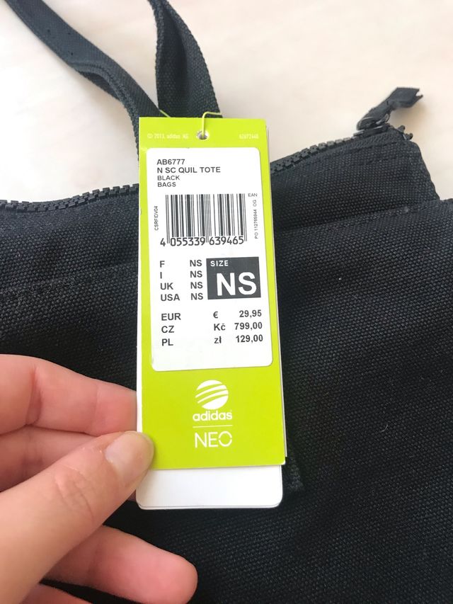 Bolso Adidas neo con etiqueta