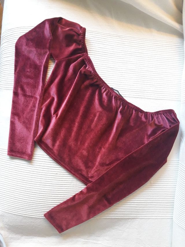 Off-the-shoulder Crop top terciopelo granate