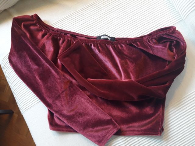 Off-the-shoulder Crop top terciopelo granate