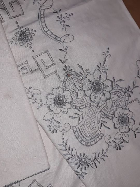 TOVAGLIE IN FILO RICAMATO