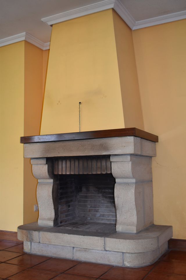 Chimenea de Piedra de segunda mano por 550 € en Santander en WALLAPOP