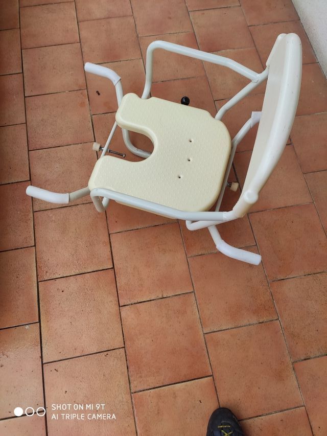 Silla giratoria para bañera.