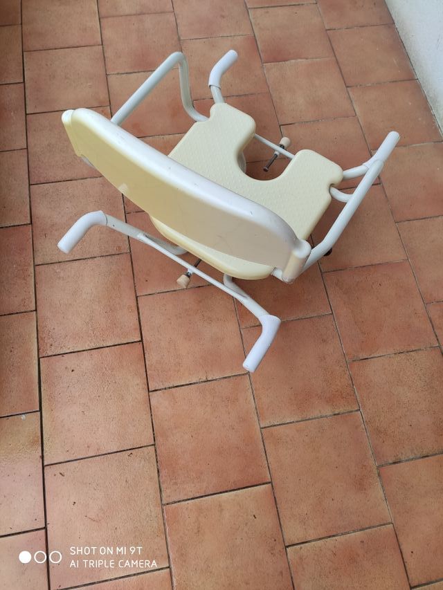 Silla giratoria para bañera.