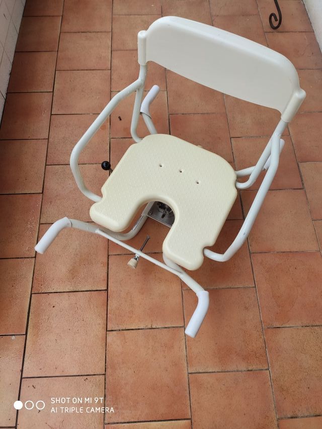 Silla giratoria para bañera.
