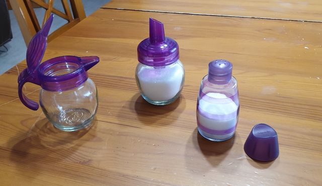 Azucarera, lechera y salero morado