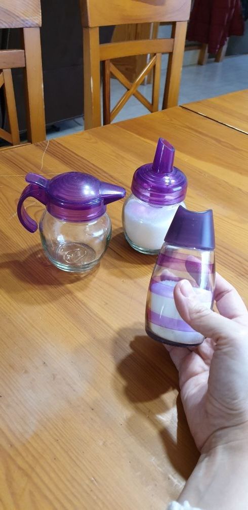 Azucarera, lechera y salero morado