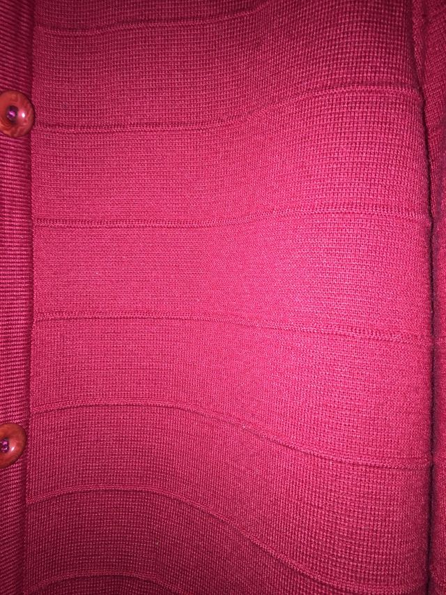 Chaqueta granate con cuello y puños de pelo