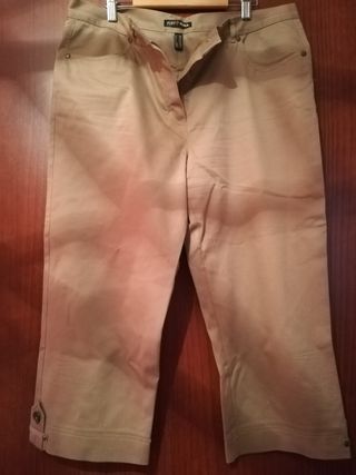 Pantalón pirata Punto Roma de segunda mano por 15 EUR en Ciudad Real en  WALLAPOP