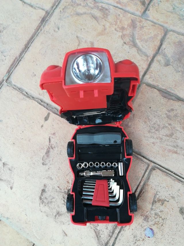 Caja herramientas forma coche