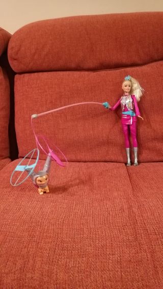 barbie mascota voladora