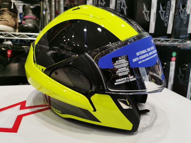 CASCO SHARK ES ENDLESS FLUOR LIQUIDACION SHARK De Segunda Mano Por 265 
