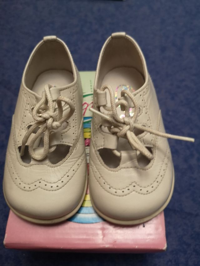 ZAPATOS INGLESES. BEIGE. N. 20