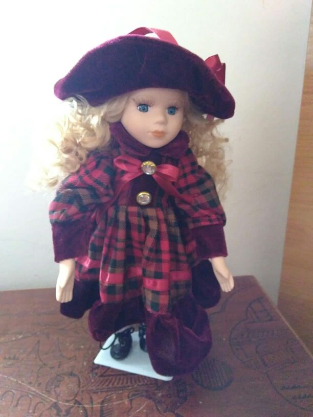 Muñeca de  porcelana