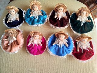 mini muñecas de porcelana