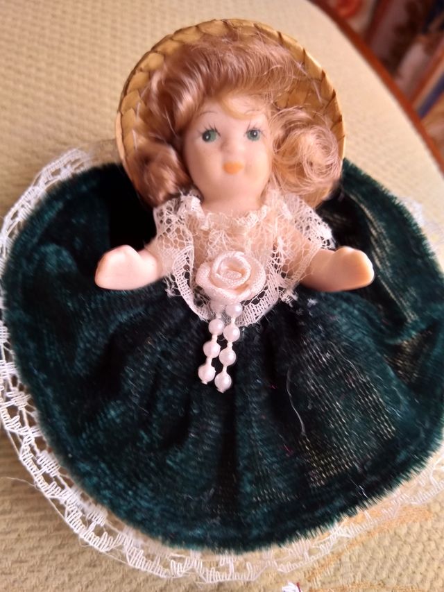 Mini muñecas de porcelana