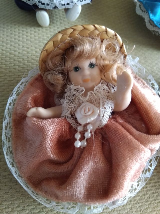 Mini muñecas de porcelana