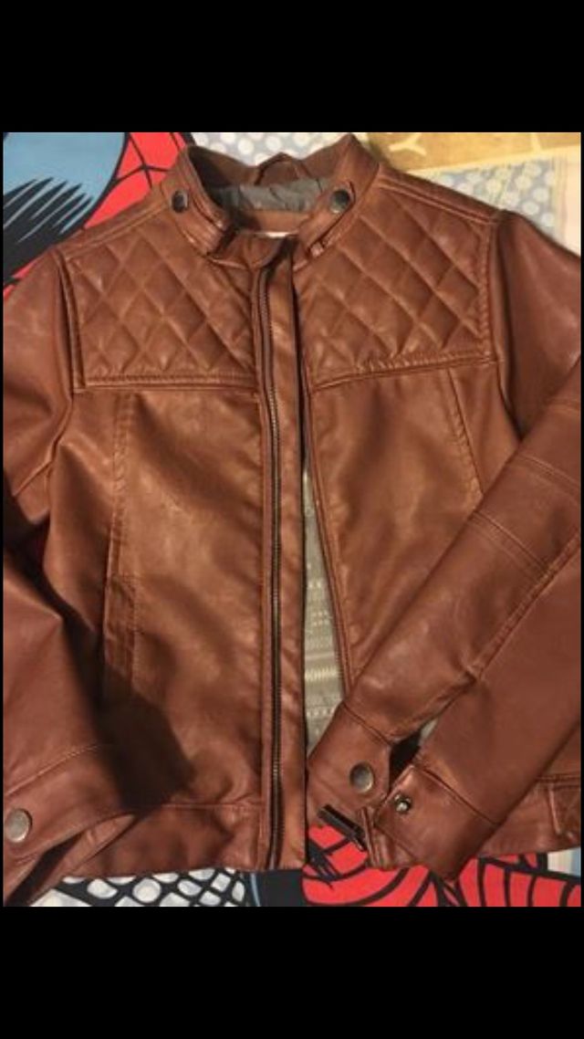 Se vende cazadora de niño talla 5