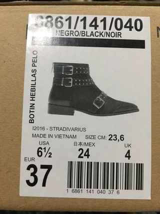 Botas tachuelas stradivarius de segunda mano por 20 EUR en León en WALLAPOP