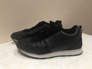 Deportivas negras Zara de segunda mano por 15 EUR en Bilbao en WALLAPOP