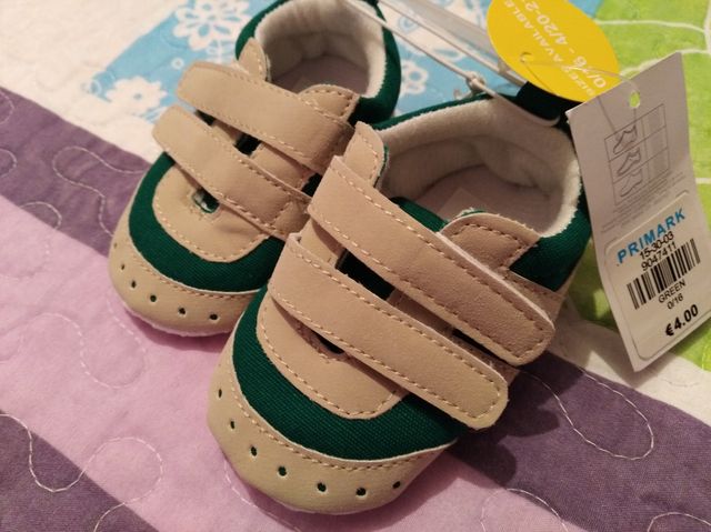 zapatitos unisex bebé con etiqueta