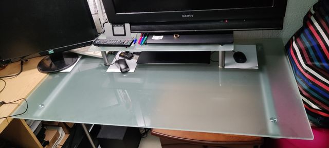 Nuovo tavolo da studio per ufficio