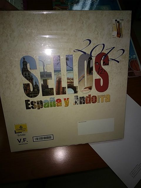 libro sellos España y Andorra 2012
