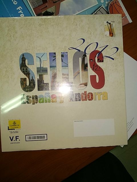 libro sellos España y Andorra 2012