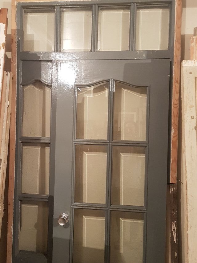 puertas antiguas con marco