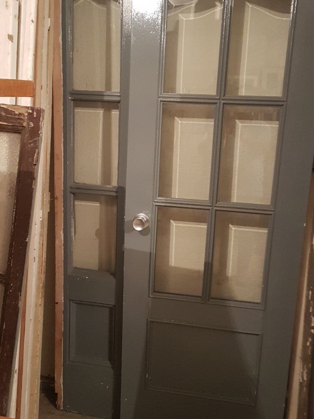 puertas antiguas con marco