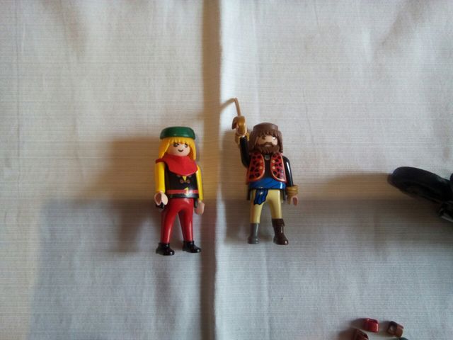 Playmobil piratas 2 x 4 €