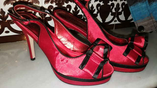 zapato tacón rojo