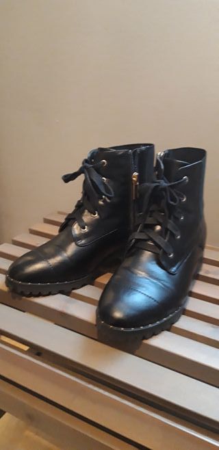 Botas militares, Sfera de segunda mano por 11,99 EUR en Bormujos en WALLAPOP