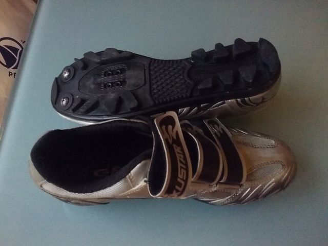 Zapatillas para la bici (Exustar)