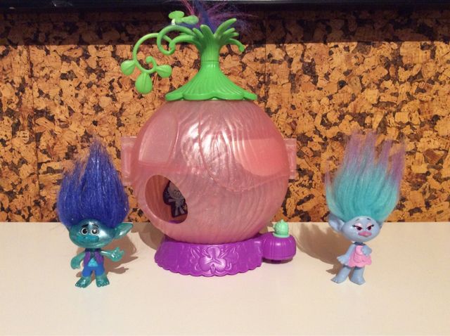 Casita troll con figuras