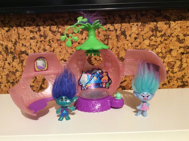 Casita troll con figuras