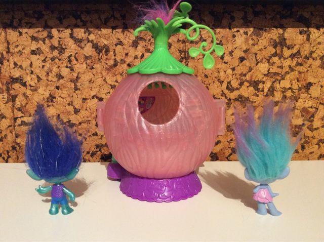 Casita troll con figuras