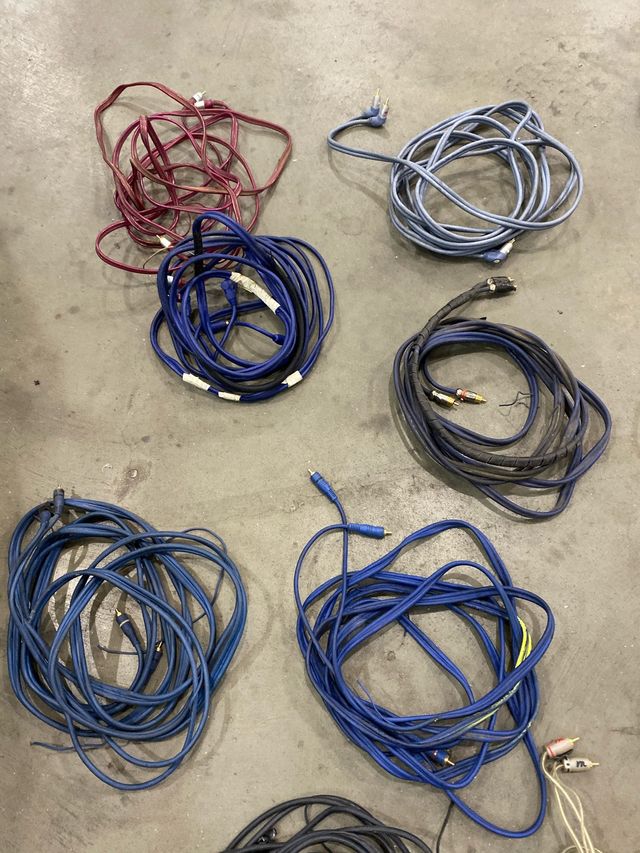Etapas , cables RCA, neones para vehículos 