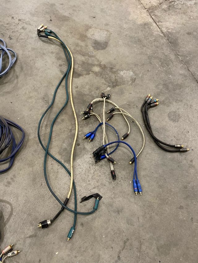 Etapas , cables RCA, neones para vehículos 