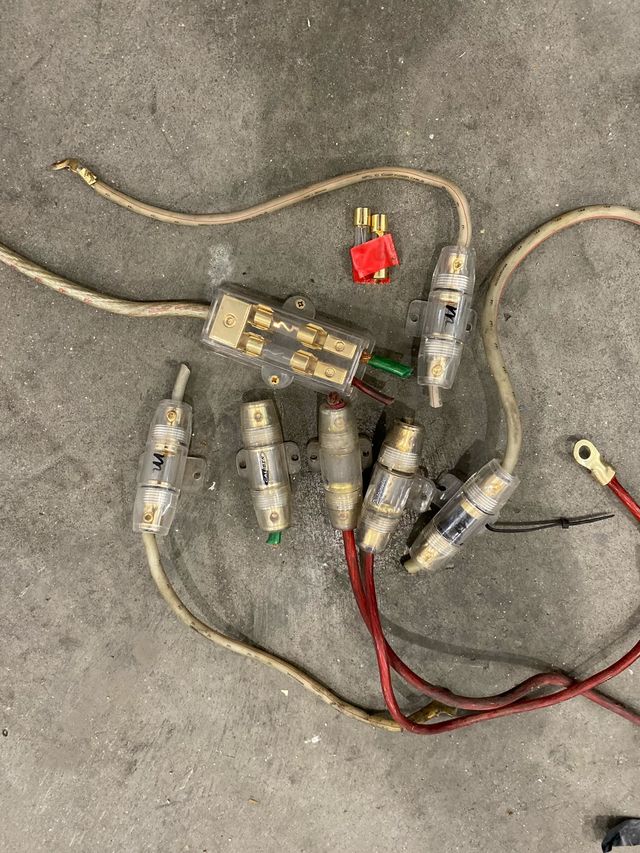 Etapas , cables RCA, neones para vehículos 