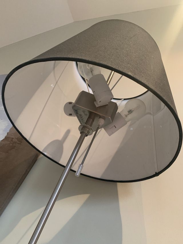 Lamparas (2)  de pie y de mesa