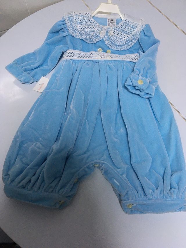 Pelele de terciopelo azul. Artesanía gallega