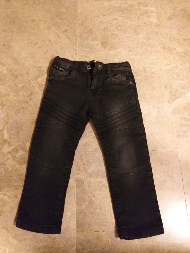 Pantalón tejano 3 años negro. Marca Losan