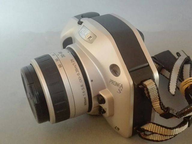 NIKON PRONEA S + 2 Objetivos, funda y correa