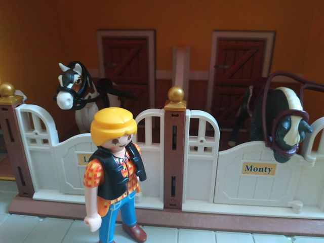 Cuadra de caballos Playmobil