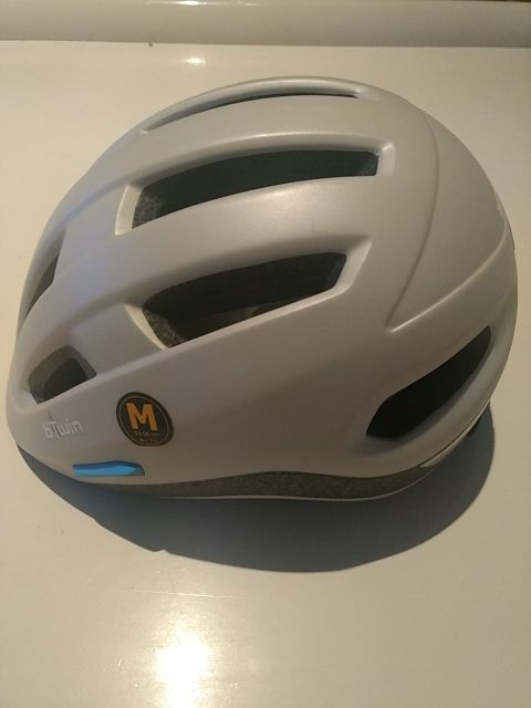 Casco De Bicicleta Btwin Decathlon De Segunda Mano Por 12 En Madrid En Wallapop