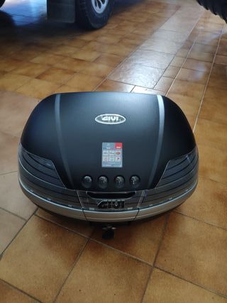 Baúl Givi V46 Tech de segunda mano por 150 EUR en San Benito en WALLAPOP
