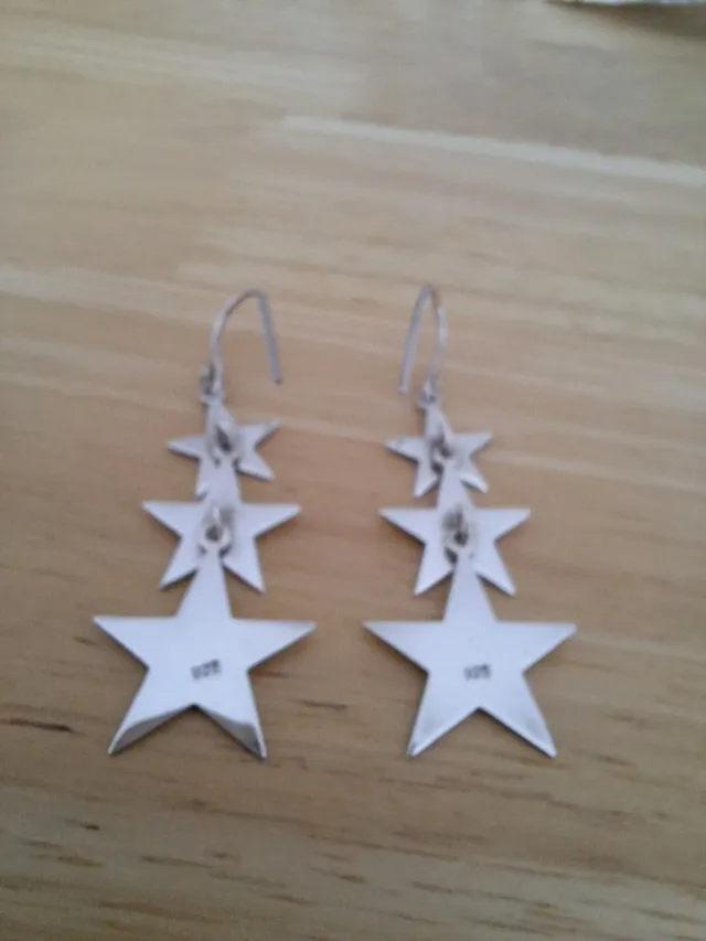 Pendientes de plata 3 estrellas. A ESTRENAR.