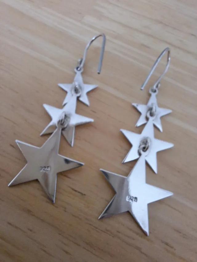 Pendientes de plata 3 estrellas. A ESTRENAR.